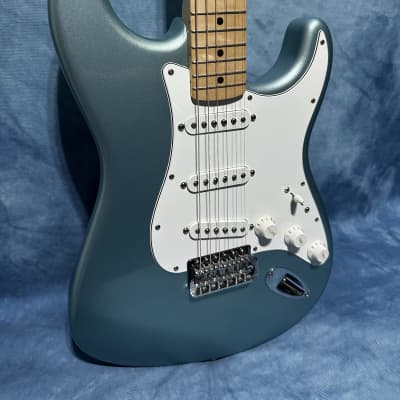Fender Standard Stratocaster MIM 2002 Blue Agave image 3