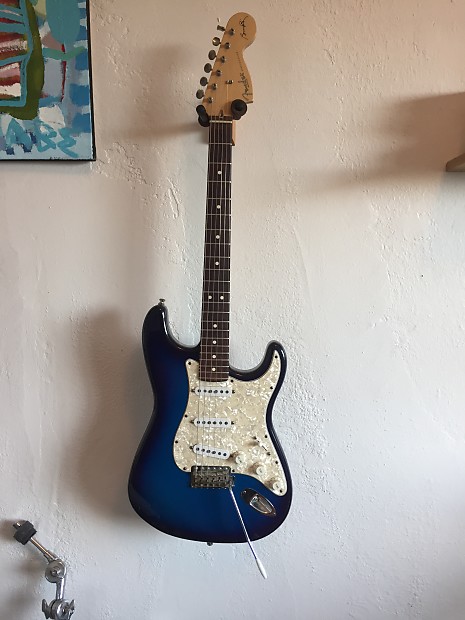 Fender stratocaster bonnie clearance raitt signature