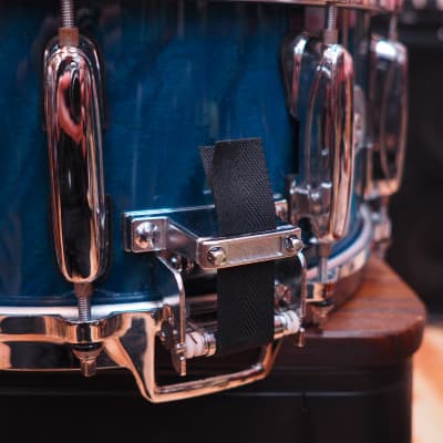 Tama 1465 snare drum See thru blue image 8
