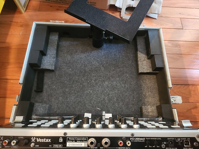 Vestax VCI-300MK II (with case)