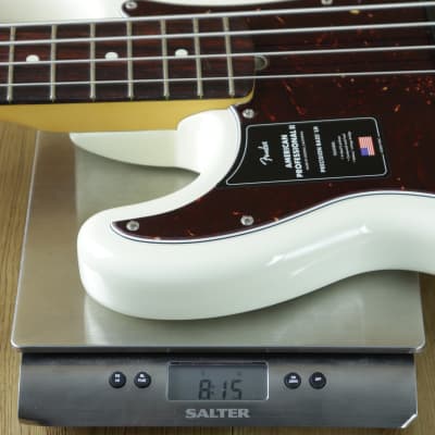 Fender American Professional II Precision Bass® Left-Hand, Rosewood Fingerboard, Olympic White US210030672 image 3