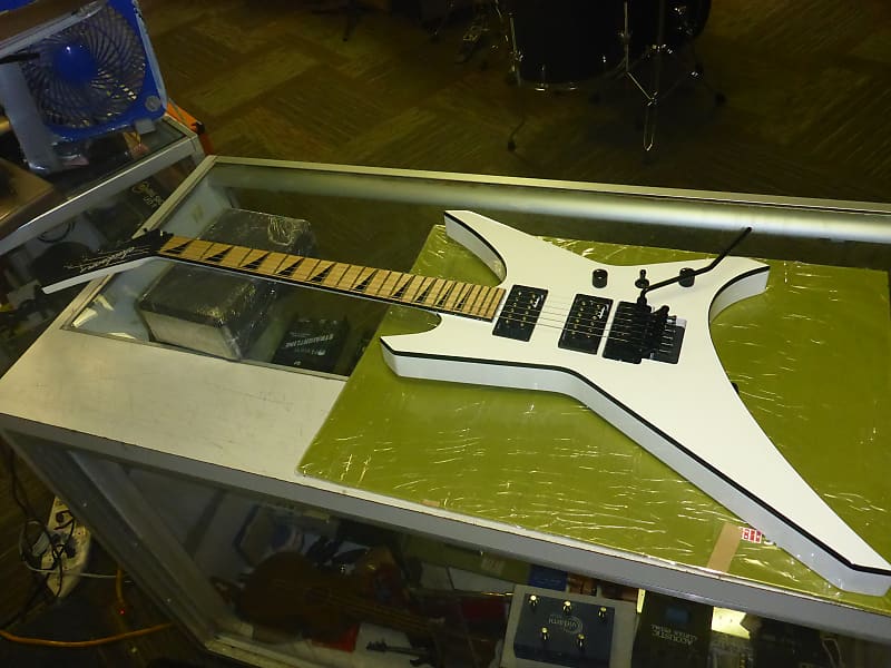 Jackson Warrior Neck Thru 2019 White | Reverb