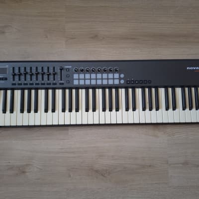 Novation Launchkey 61 MKI MIDI Keyboard Controller 2013 - 2015 - Black