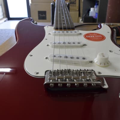 Squier Classic Vibe '60s Stratocaster with Laurel Fretboard 2019 - Present - Candy Apple Red image 7