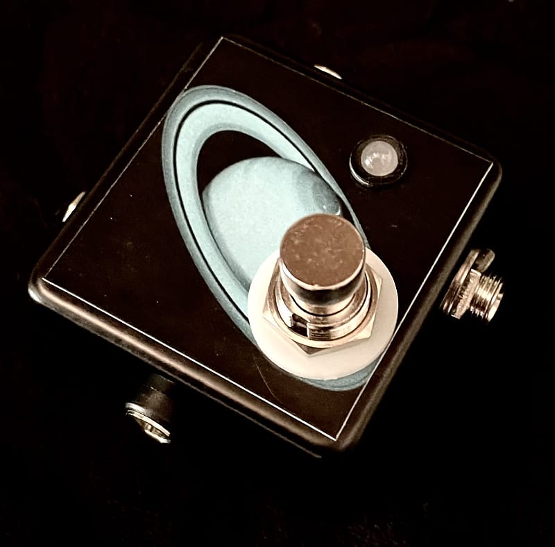 Saturnworks Micro Black A/B Switch Box Tuner Out Mute Pedal Reverb