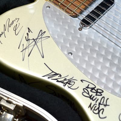 Fender USA Telecaster Red Hot Chili Peppers Signed RARE / Certificate of Authenticity Bild 5
