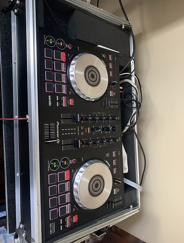 Pioneer DDJ-SB3 2-Channel DJ Controller WITH case image 1