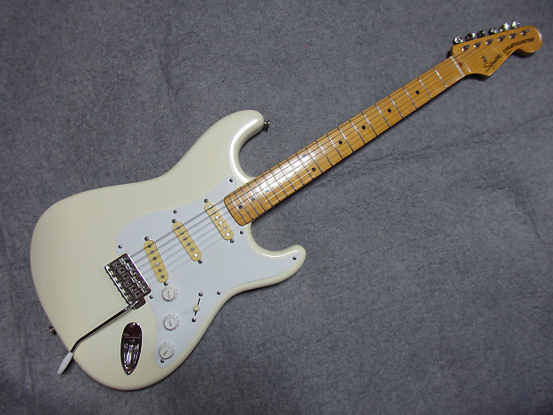 Fender JV Japan Vintage Stratocaster 1983 VWH White ST57