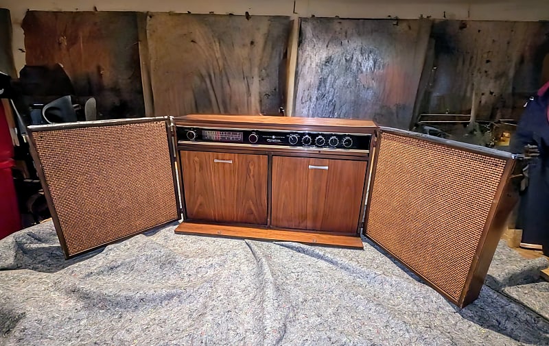GE General Electric Garrard Turntable Stereo 1960 - Brown wood  			