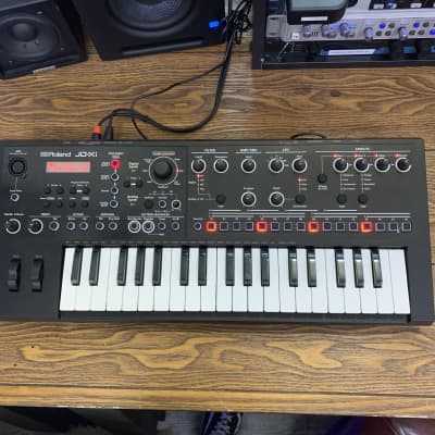 Roland JD-Xi 37-Key Analog/Digital Crossover Synthesizer