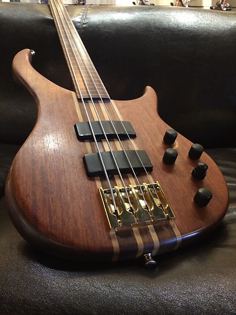 Peavey Cirrus Fretless 4 Upgraded Millennium Pre Walnut Bubinga USA made