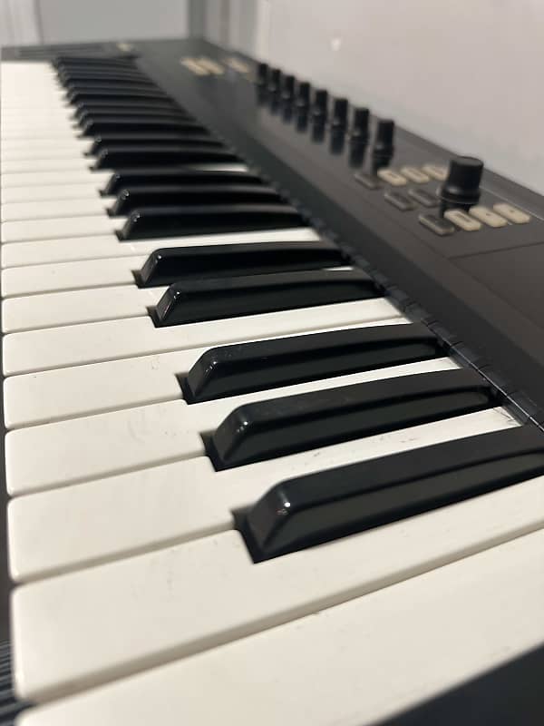 Native Instruments Komplete Kontrol S49 Keyboard Controller