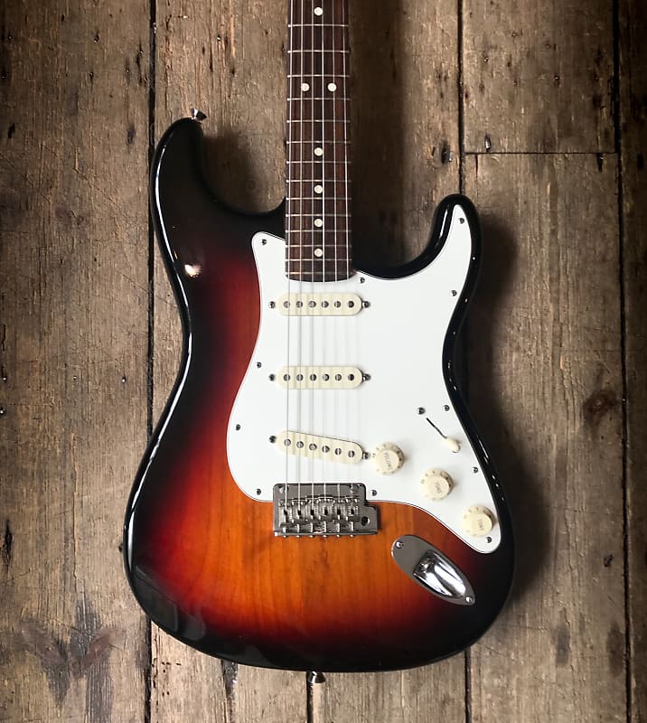 2014 Fender 60th Anniversary Stratocaster with Rosewood Fretboard in Sunburst with hard shell case image 1