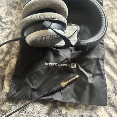 Beyerdynamic DT-880 Pro Studio Headphone and bag - Excellent Condition image 8