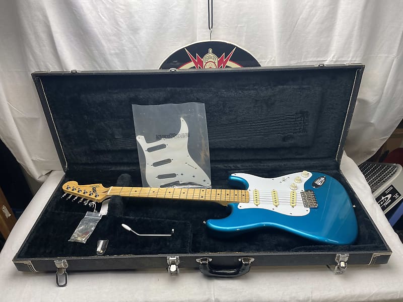Fender STRATOCASTERケース付 crafted in Japan s-l400.jpg