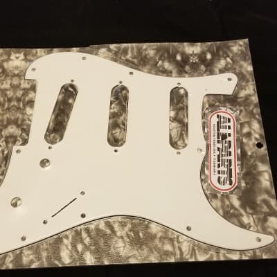 Allparts Pickguard for Stratocaster 11 Hole 3-Ply White image 1
