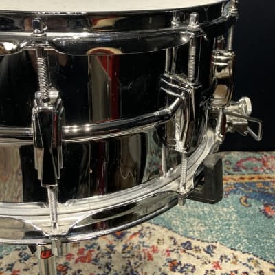 Ludwig No. 411 Super-Sensitive 6.5x14" 10-Lug Aluminum Snare Drum with Pointed Blue/Olive Badge 1976 - 1977 - Chrome-Plated image 5