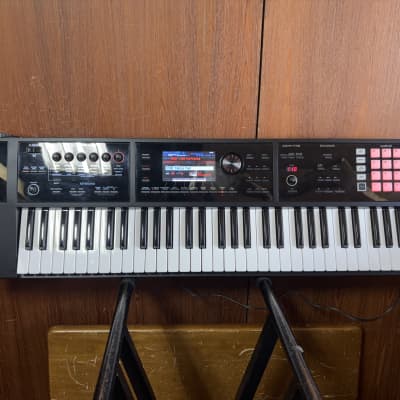 Roland FA-06 61-key Music Workstation w/ gig bag