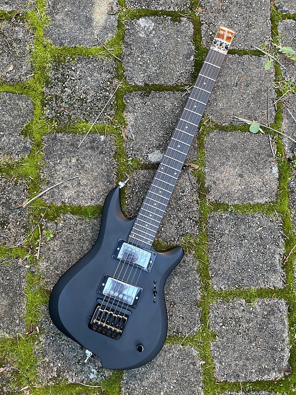 Amazon.com: Jamstik Studio MIDI Guitar (Black Matte