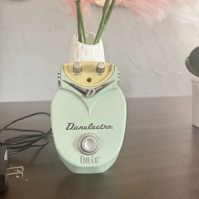 Danelectro ダンエレクトロ COOL CAT クールキャット コーラス Danelectro - Cool Cat Chorus - YouTube