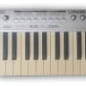 Behringer UMX25 Midi Keyboard