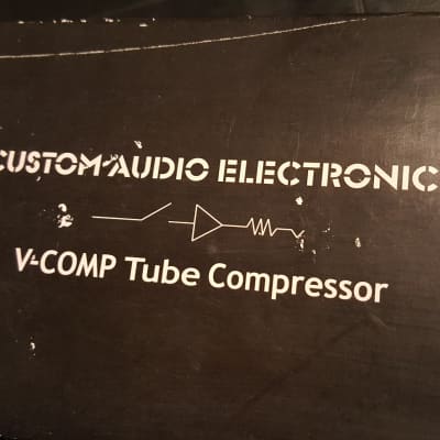 CAE | Custom Audio Engineering Japan V-Comp Tube Compressor White