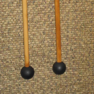 ONE pair new old stock (with packaging) Vic Firth M5 American Custom Keyboard Medium Hard Rubber Mallets, 1" Balls, for Xylophone (Xylo), Marimba, and Vibes. (VIC-M5) black hard rubber 1" balls, birch natural wood shafts (sticks) image 18