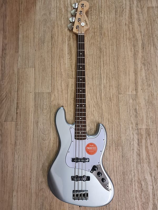美品）Squier Affinity Series Jazz Bass シルバー Squier Affinity Series Jazz Bass - Slick Silver | Sweetwater