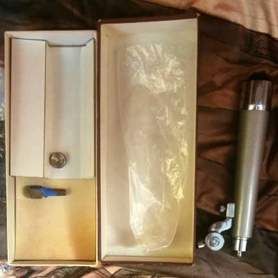 Vintage Aiwa M18 (Crown MC80) Crystal Microphone for Display Vintage Aiwa M18 (Crown MC80) Crystal Microphone for Display