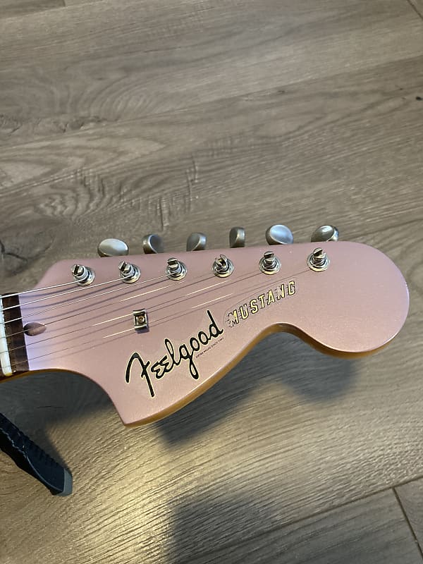 経典 Fender by Squier Classic Heather / Burgundy - Mustang Vibe ギター