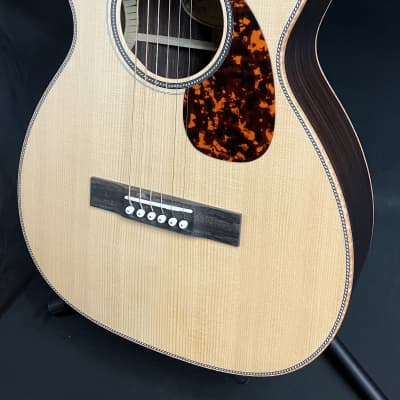 Larrivee OO-40R Custom Large Soundhole Concert Acoustic Guitar Natural w/ Case image 4