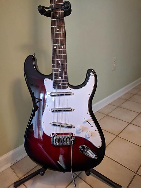 Danelectro 84 Stevie Ray Vaughn Model 2017 Ruby Red Burst