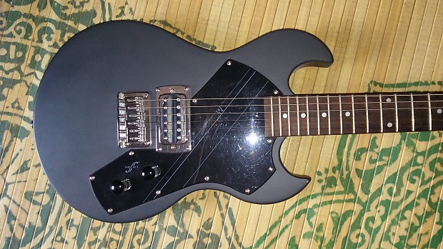 First act 222 hot sale electric guitar black
