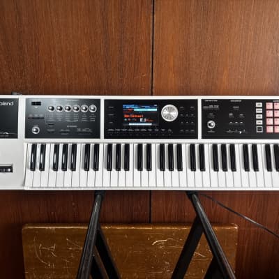 Roland FA-06-SC WH 61-key Music Workstation limited color WHITE w/ gig bag