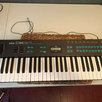 Yamaha DX27 Programmable Algorithm Synthesizer 1985 - Black