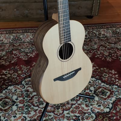 Sheeran by Lowden W04 Figured Walnut - Sitka Spruce Bevel + Pickup-System + NEW with invoice image 1