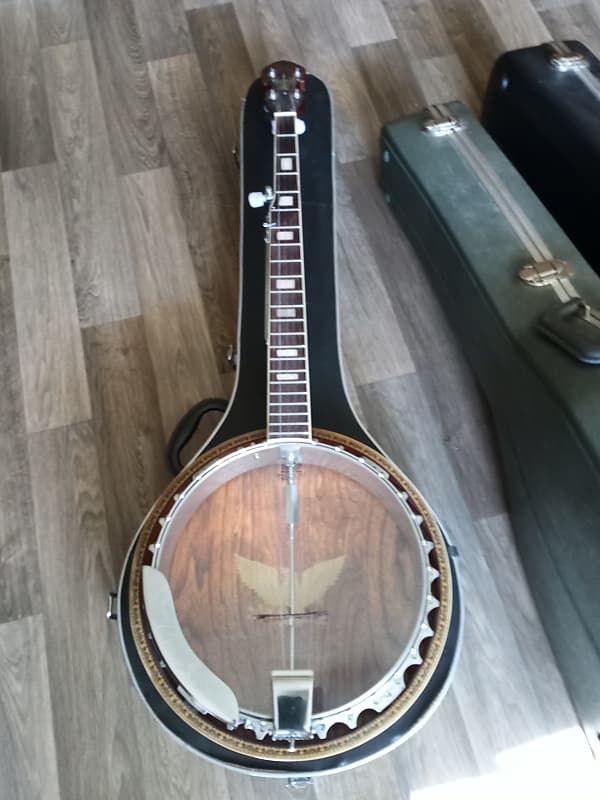 Bottle shop cap banjo