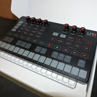 IK Multimedia UNO Synth - sintetizzatore analogico monofonico image 2