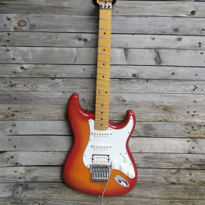 01 Fender Japan STR fr SSH Cherry Burst Fender Stratocaster