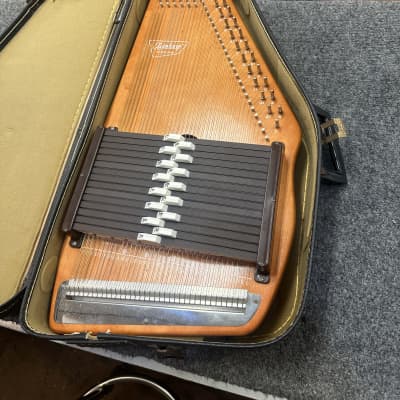 Oscar 2024 Schmidt AUTOHARP Sounds BEAUTIFUL!