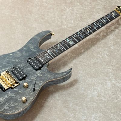 【ケイ】Ibanez j.custom RG8020G-BQZ 1pcアッシュ・ボディとカスタム・フィニッシュで完成するj