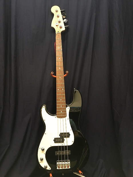 Squier precision hot sale bass left handed