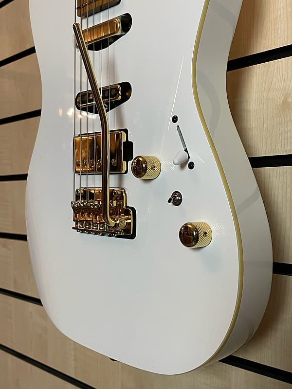 Ibanez LB1-WH White Lari Basilio Signature Electric Guitar Ibanez LB1-WH White Lari Basilio Signature Electric Guitar