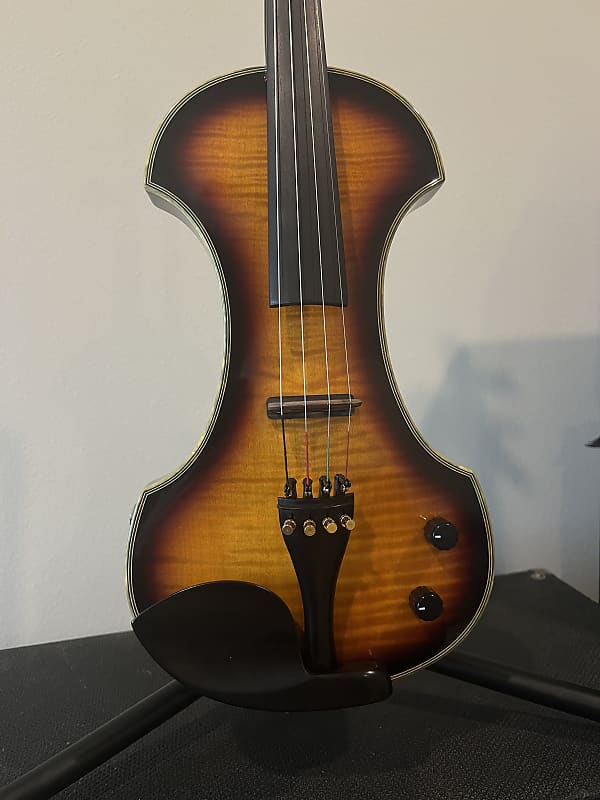 Fender FV3 2008 Sunburst Reverb