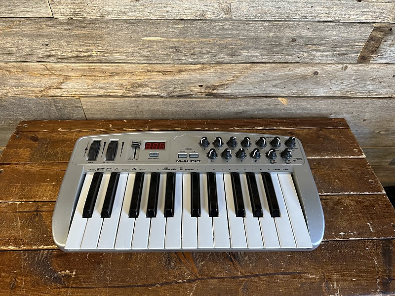 (16589) M-Audio Ozone Keyboard Midi Controller