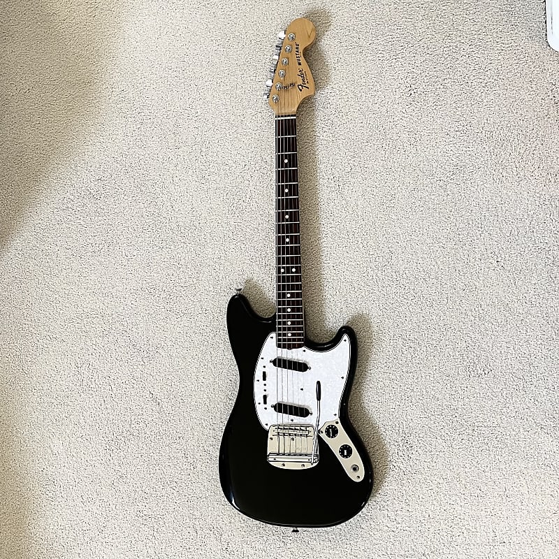 This 1972 Fender Mustang Is Pure Retro Perfection - YouTube