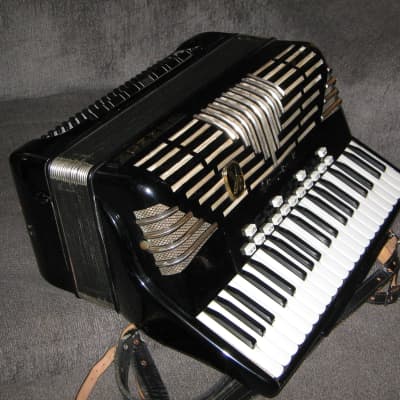 Hohner Imperitor V Accordion, 5/5 Reed Double Tone Chamber * Project image 3