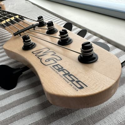 MG Bass MGBASS JB1 SPALTED MAPLE 5-string bass, Made in USA, SPALTED MAPLE top, ASH body, 3-piece MAPLE neck, EBONY fretboard, BARTOLINI pickups and preamp, Italia Leather Straps 4” wide Acorn Amber strap, GATOR hardshell case image 9