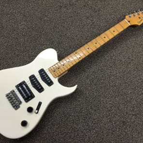 Squier Bullet 1 1986 White made in Japan image 1
