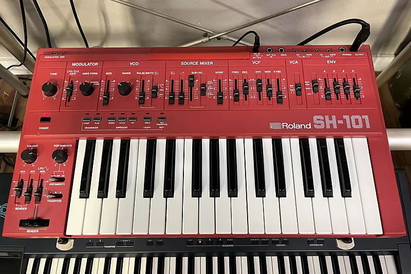 SH-101 32-Key Monophonic Synthesizer